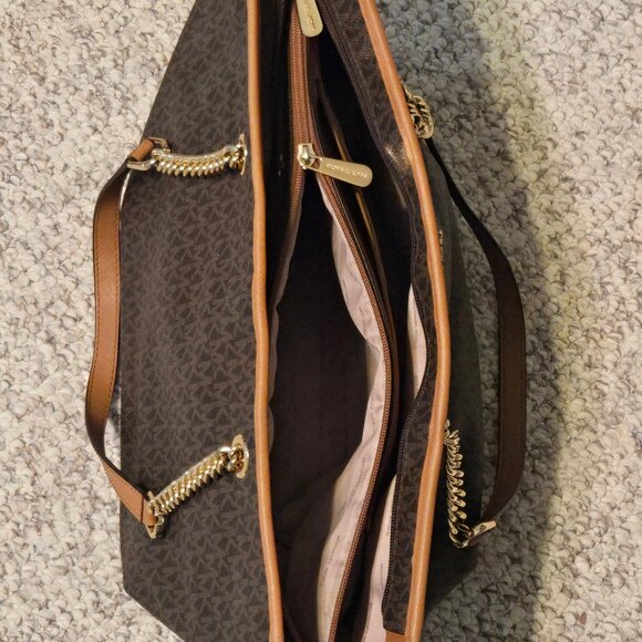 Michael Kors Jet Set Large Logo Chain Tote Bag - Picture 3 of 5